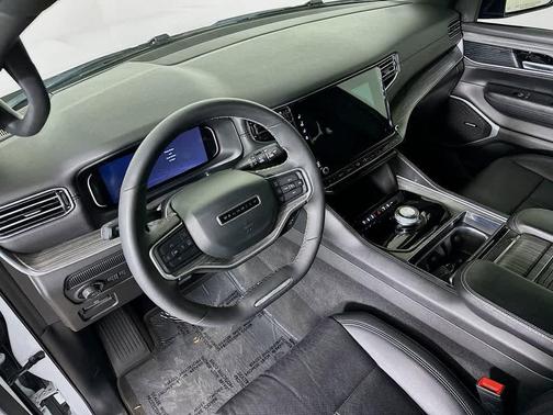 2024 Jeep Wagoneer L Series II 4x2