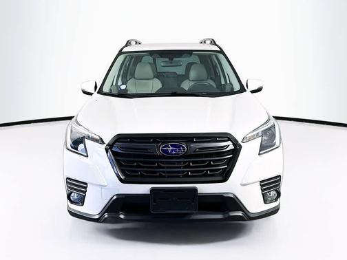 Crystal White Pearl 2023 Subaru Forester Limited