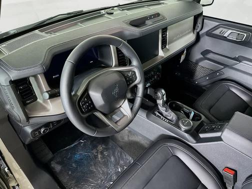 Desert Sand 2025 Ford Bronco Outer Banks