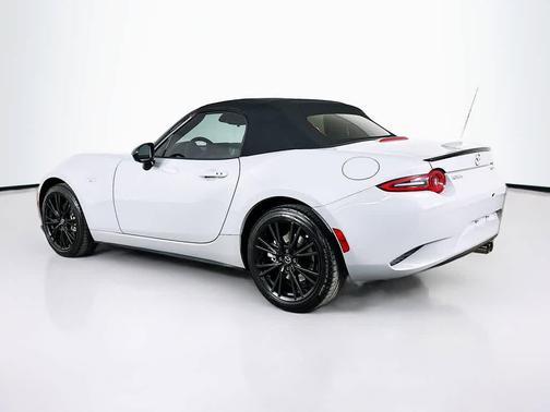 Aero Gray 2024 Mazda MX-5 Miata Club