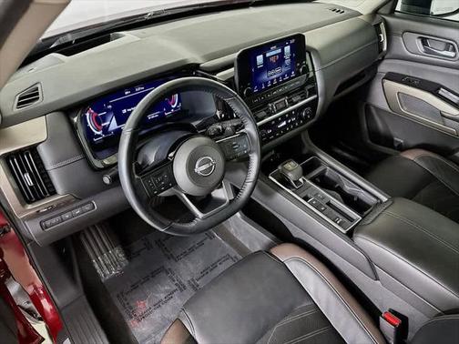 2022 Nissan Pathfinder Platinum 2WD