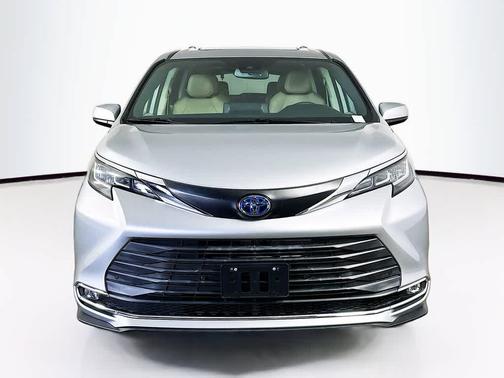 2021 Toyota Sienna XLE 7 Passenger
