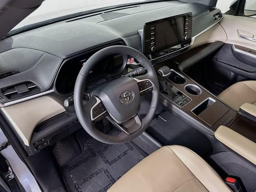 2021 Toyota Sienna XLE 7 Passenger