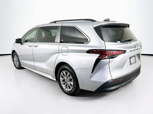 2021 Toyota Sienna XLE 7 Passenger