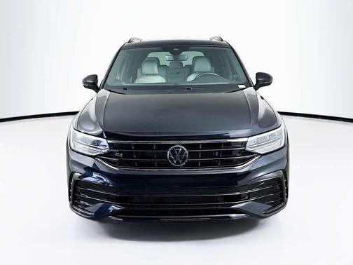Deep Black Pearl 2022 Volkswagen Tiguan 2.0T SE R-Line Black