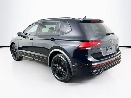 Deep Black Pearl 2022 Volkswagen Tiguan 2.0T SE R-Line Black