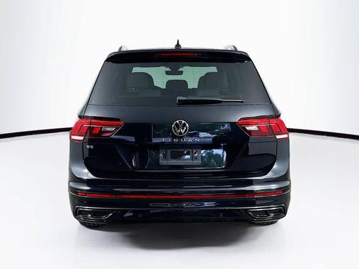 Deep Black Pearl 2022 Volkswagen Tiguan 2.0T SE R-Line Black