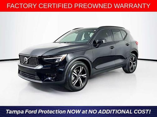 2023 Volvo XC40 B5 Plus Dark Theme