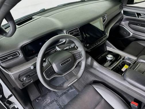 2023 Jeep Wagoneer Series III 4x2