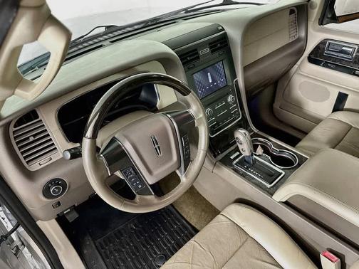 Ingot Silver Metallic 2016 Lincoln Navigator Select