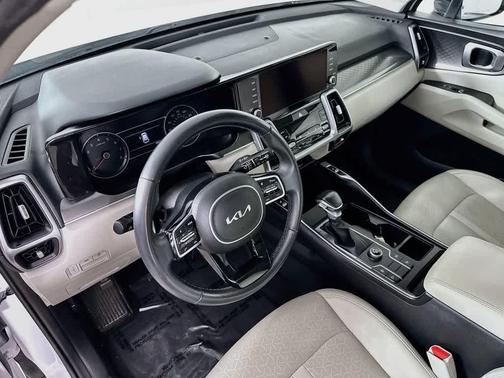 Glacial White Pearl 2023 Kia Sorento S
