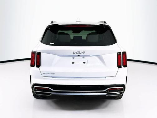 Glacial White Pearl 2023 Kia Sorento S