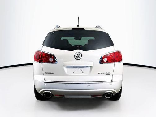 White Diamond Tricoat 2010 Buick Enclave 2XL