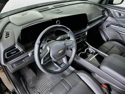 Mosaic Black Metallic 2026 Chevrolet Traverse High Country
