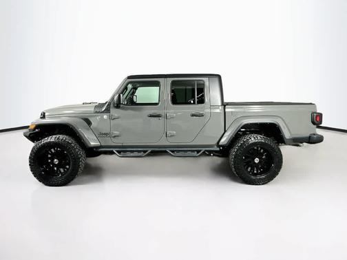 Sting-Gray Clearcoat 2022 Jeep Gladiator Overland