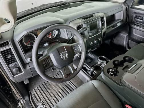 2017 RAM 2500 Tradesman Crew Cab 4x4 6'4' Box