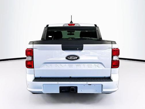 Space White Metallic 2026 Ford Maverick Lobo Standard