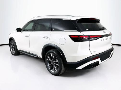Majestic White 2024 INFINITI QX60 Luxe
