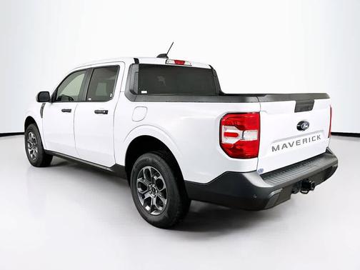 Space White Metallic 2025 Ford Maverick XLT