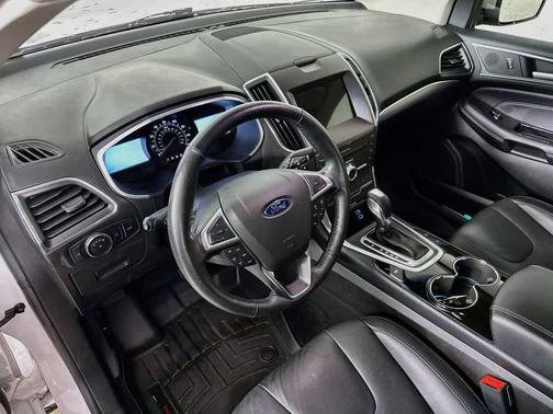 White Platinum Metallic Tri-Coat 2017 Ford Edge Titanium