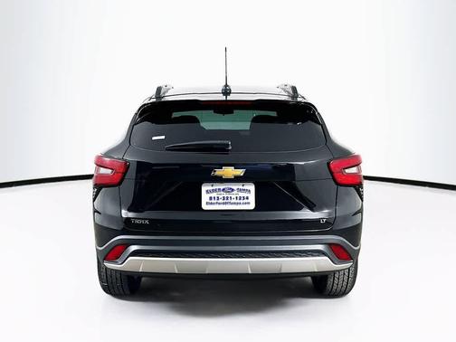 Mosaic Black Metallic 2025 Chevrolet Trax LT