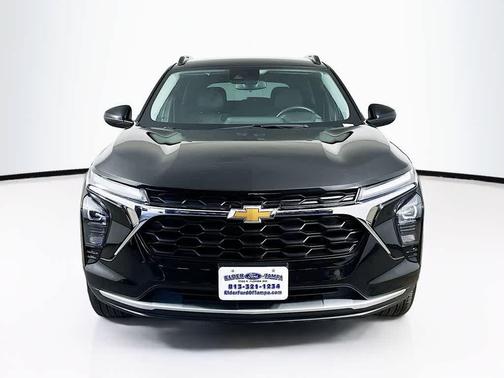 Mosaic Black Metallic 2025 Chevrolet Trax LT