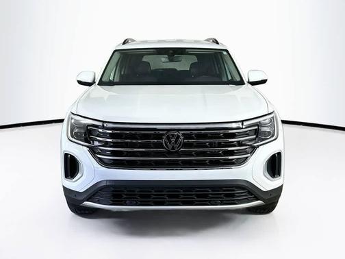 Pure White 2024 Volkswagen Atlas 2.0T SE w/Technology