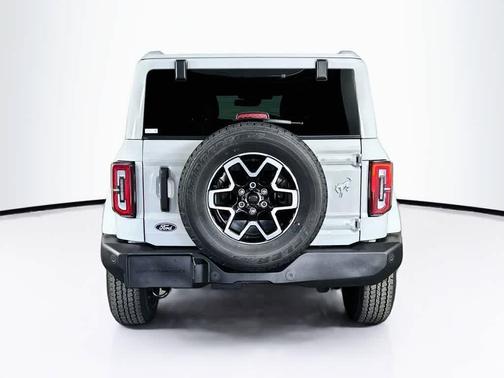 Avalanche Gray 2026 Ford Bronco Outer Banks