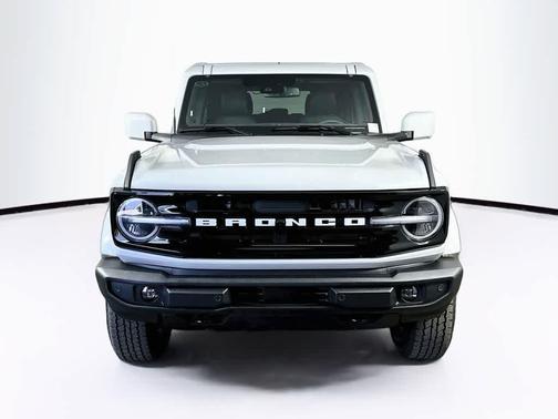 Avalanche Gray 2026 Ford Bronco Outer Banks