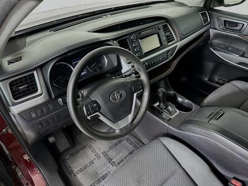 Ooh La La Rouge Mica 2018 Toyota Highlander LE