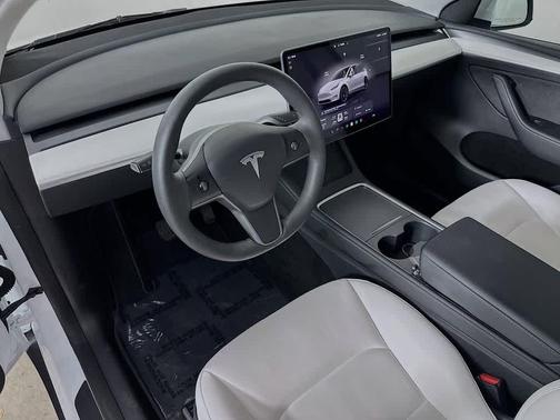 Pearl White Multi-Coat 2023 Tesla Model Y Long Range Dual Motor All-Wheel Drive