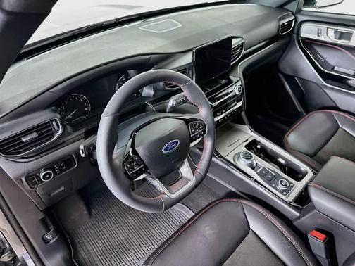Carbonized Gray Metallic 2024 Ford Explorer ST-Line