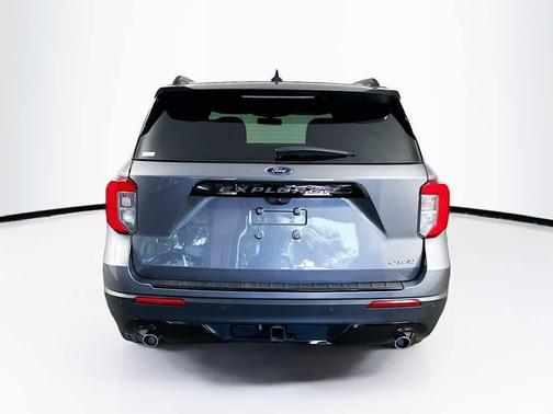 Carbonized Gray Metallic 2024 Ford Explorer ST-Line