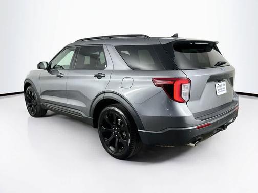 Carbonized Gray Metallic 2024 Ford Explorer ST-Line