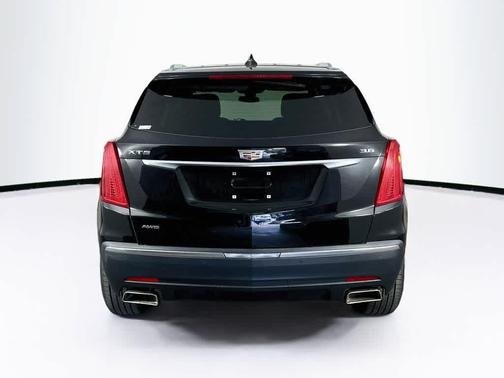 Stellar Black Metallic 2017 Cadillac XT5 Luxury