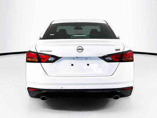 Pearl White Tricoat 2024 Nissan Altima SR FWD