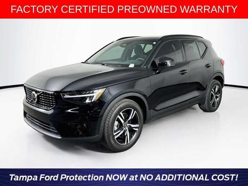 Onyx Black Metallic 2023 Volvo XC40 B5 Plus Dark Theme