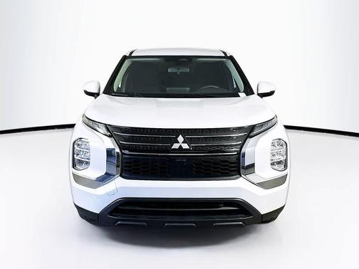 White Diamond 2024 Mitsubishi Outlander ES