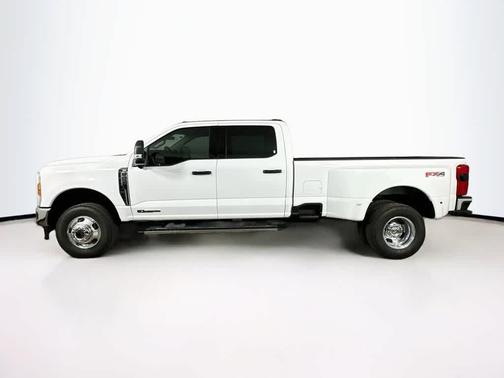 Oxford White 2026 Ford F-350 XLT
