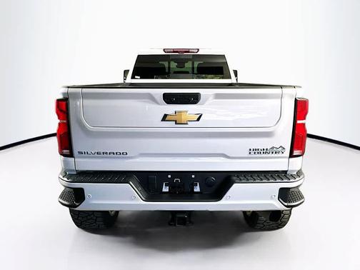 Iridescent Pearl Tricoat 2024 Chevrolet Silverado 3500 High Country