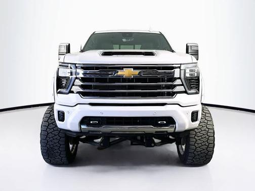Iridescent Pearl Tricoat 2024 Chevrolet Silverado 3500 High Country