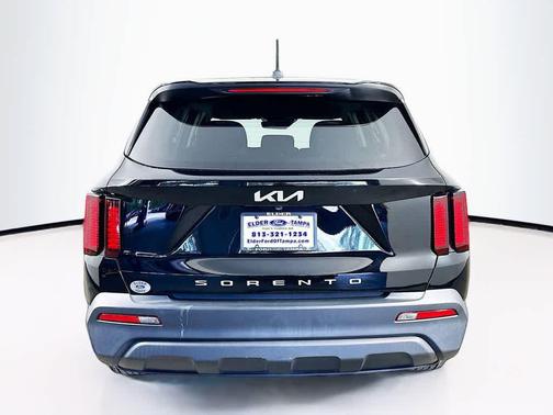 2022 Kia Sorento LX