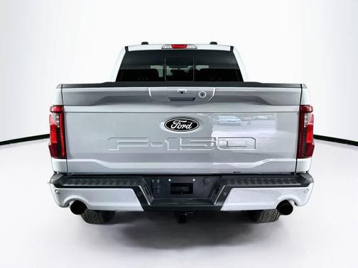Avalanche 2026 Ford F-150 XLT