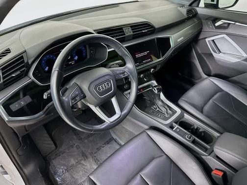 2024 Audi Q3 Premium 45 TFSI S line quattro Tiptronic