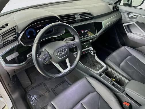 2024 Audi Q3 Premium 45 TFSI S line quattro Tiptronic