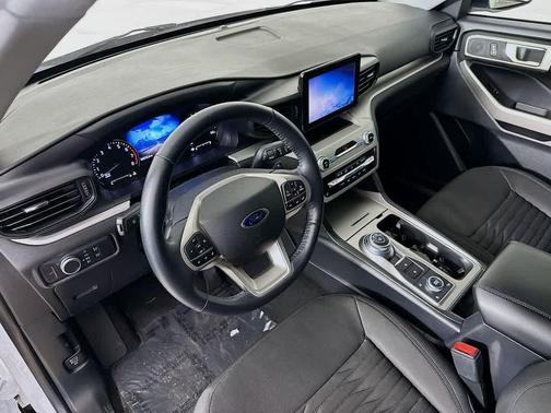 Oxford White 2020 Ford Explorer XLT