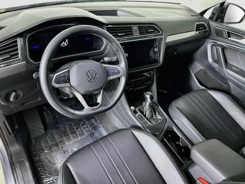 Atlantic Blue Metallic 2024 Volkswagen Tiguan 2.0T SE