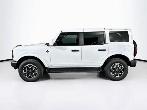 Oxford White 2026 Ford Bronco Outer Banks
