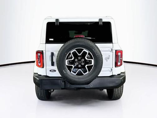 Oxford White 2026 Ford Bronco Outer Banks