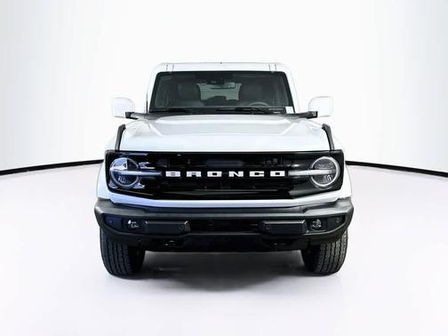 Oxford White 2026 Ford Bronco Outer Banks